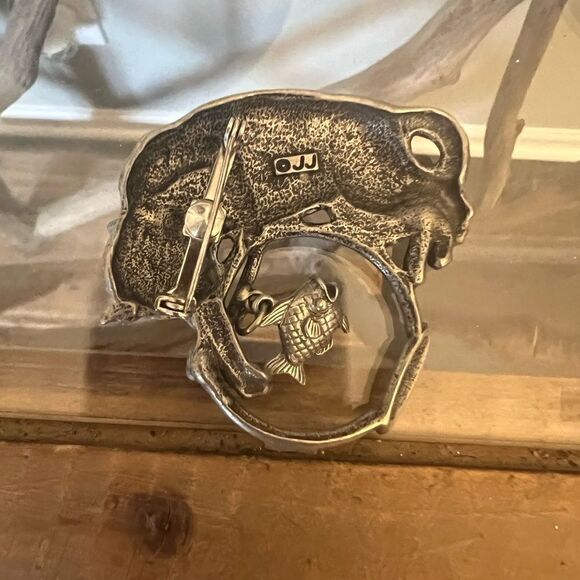 Vintage silver tone stamped JJ cat w goldfish bowl pin. - Picture 4 of 4